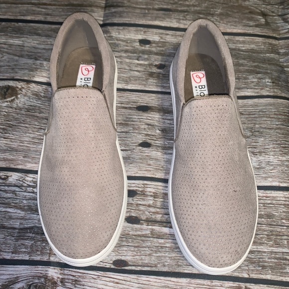 NWOT Blondo slip on waterproof sneaker new w/o tag - Picture 3 of 7